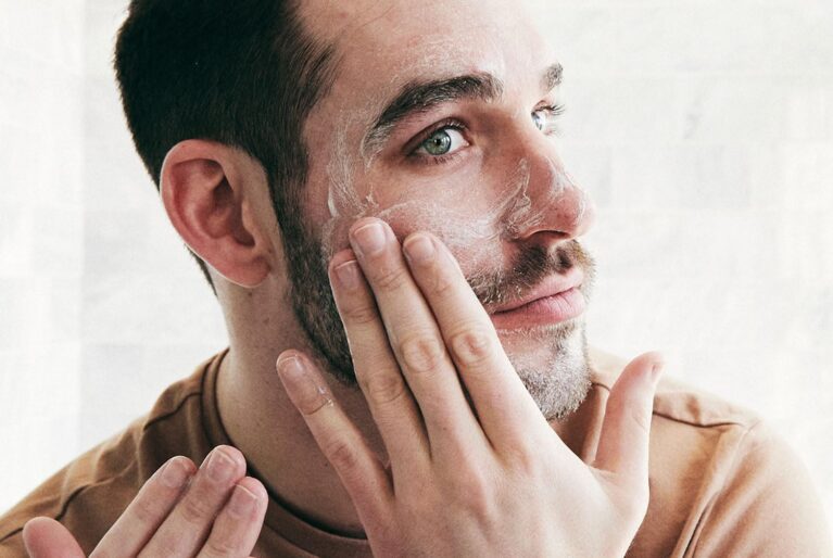 Oily vs Dehydrated Skin: How to Identify Your Skin Type?